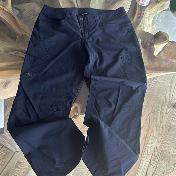 Arc’teryx Black Parapet Hiking Pant 12 - Picture 5 of 8